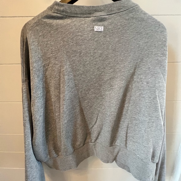 Women’s Nike sweatshirt. XS. Worn less than 5 times. - Picture 3 of 3